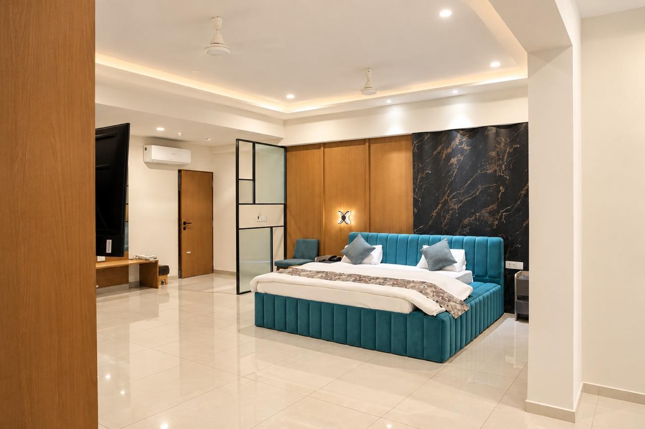 Luxury hotel suite 8