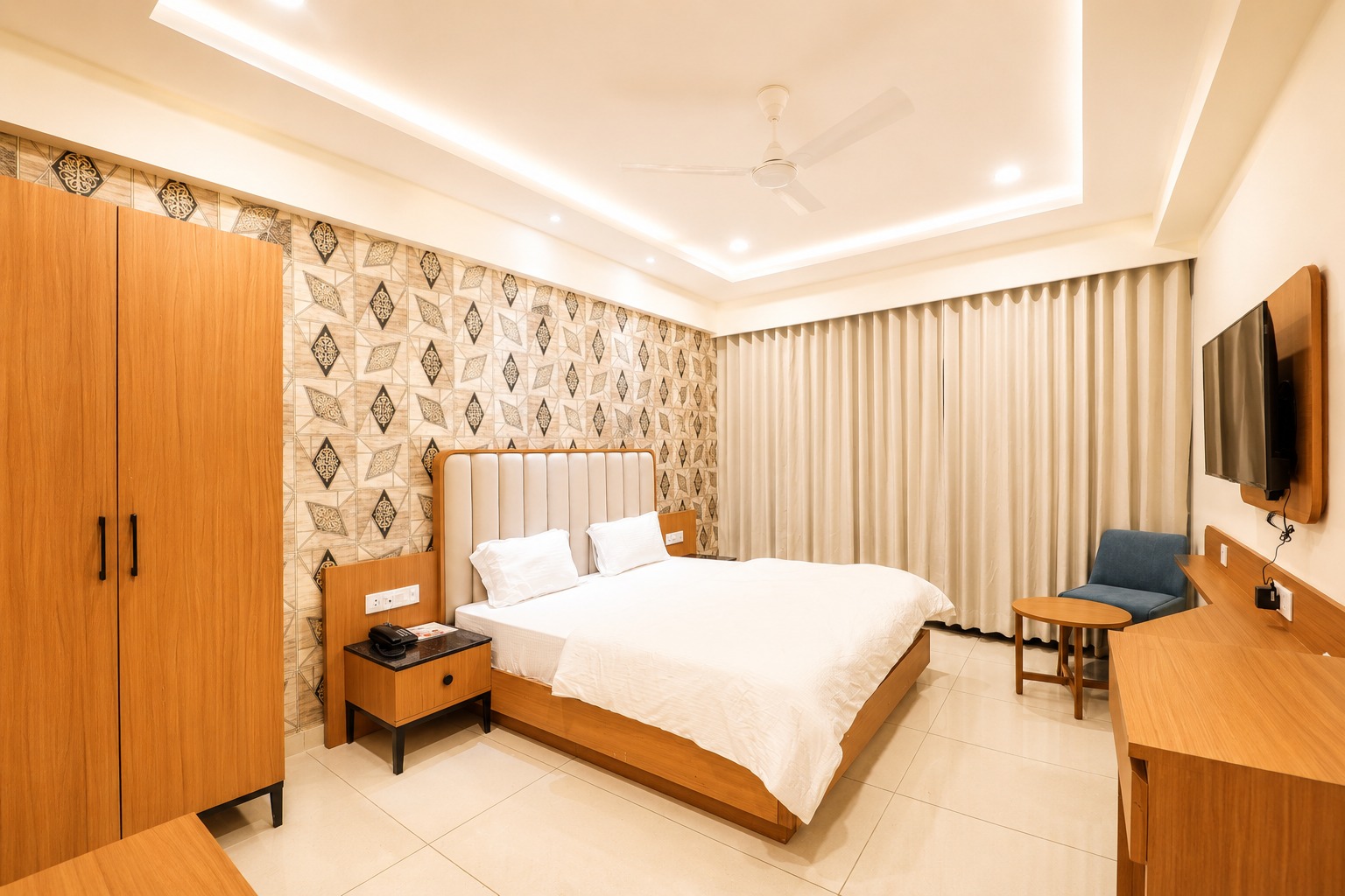 Luxury hotel suite 5