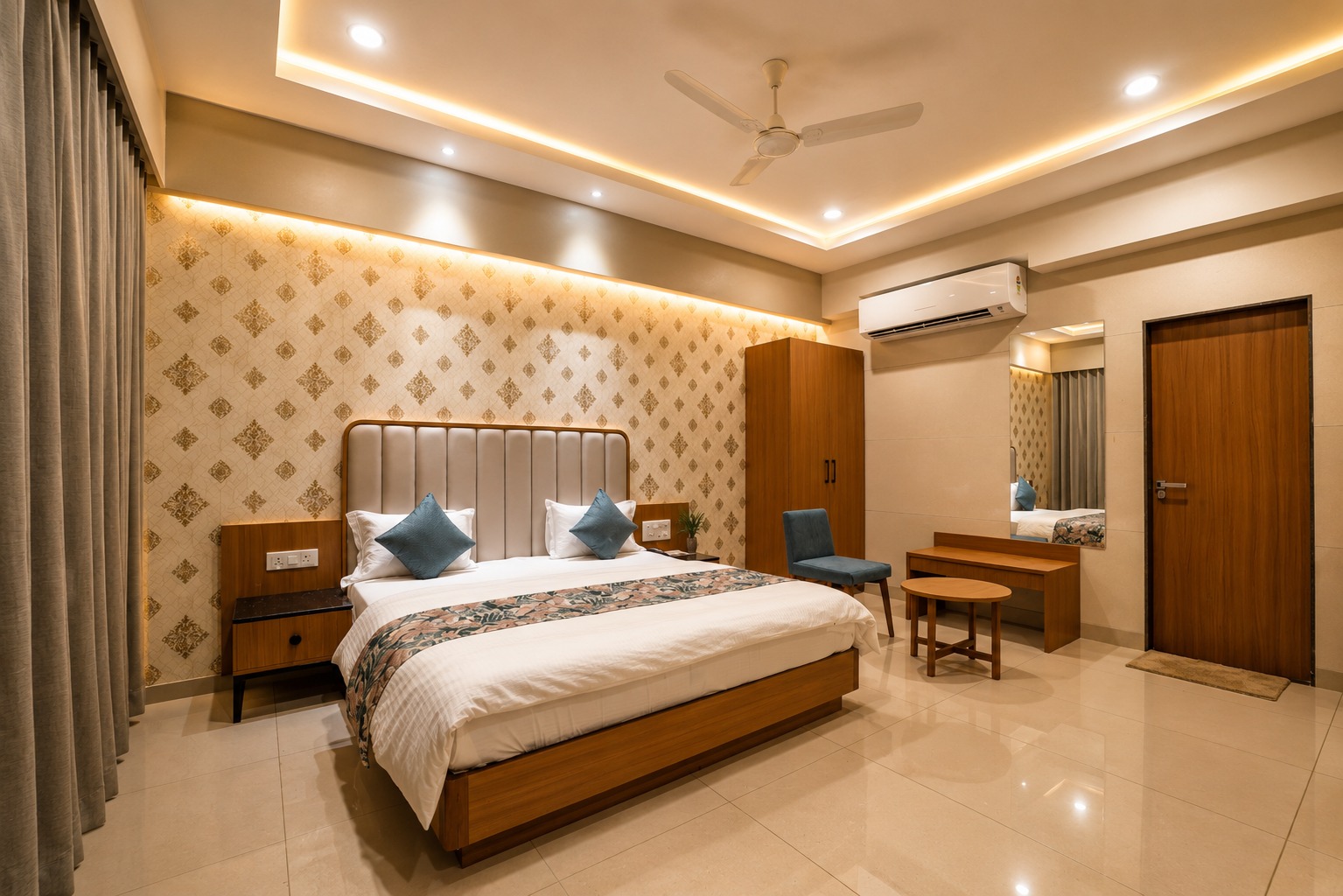 Luxury hotel suite 4
